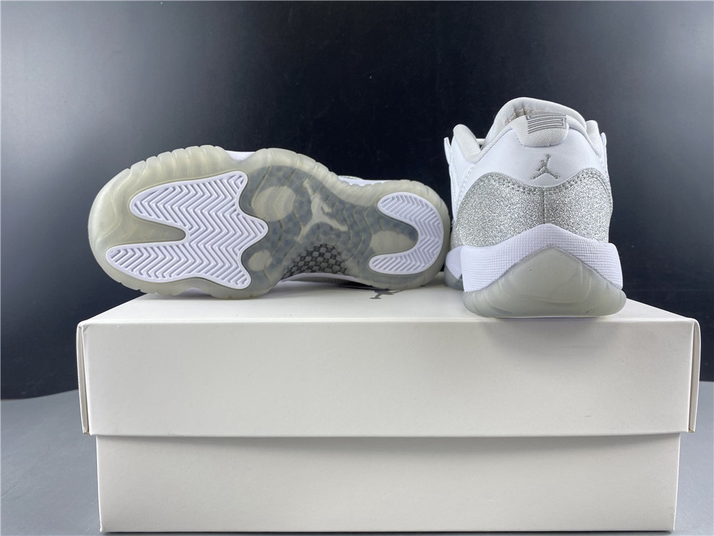 Air Jordan 11 low WMNS Metallic Silver AR0715-100